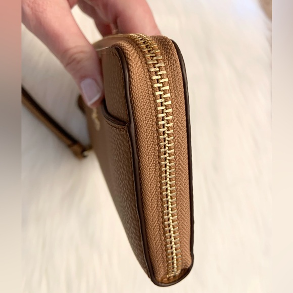 Coach Accordion Zippered Pebbled Leather Long Wristlet NWT - Picture 7 of 16